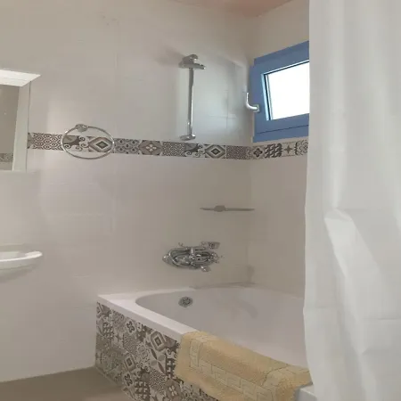 Private Sea View *